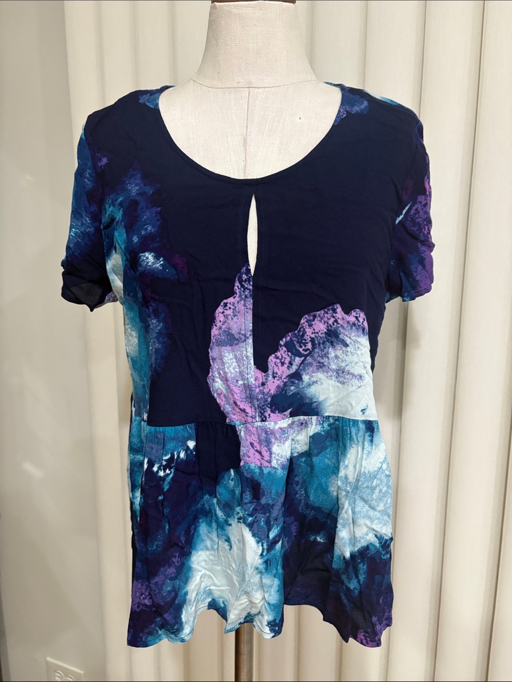 Juicy Couture Navy Blue purple Floral Tie-Dye Peplum Top blouse short sleeve Lrg